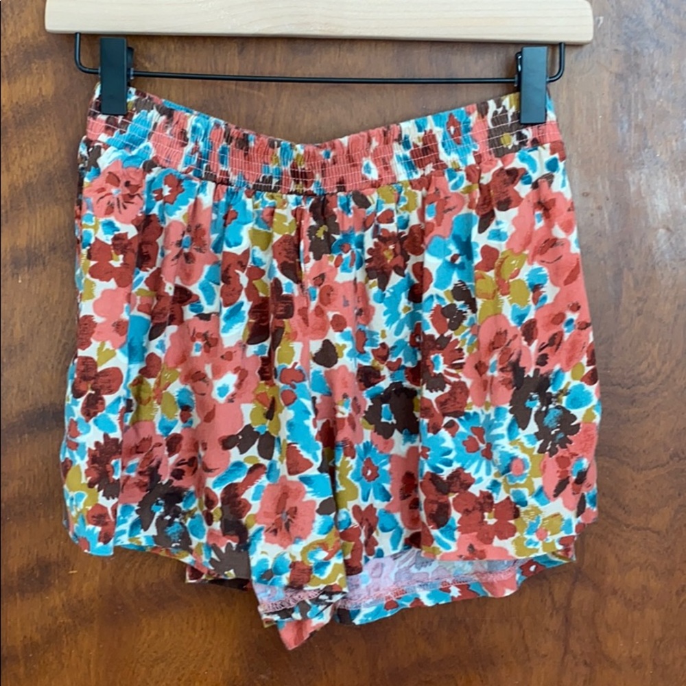 Super comfy, floral summer shorts!